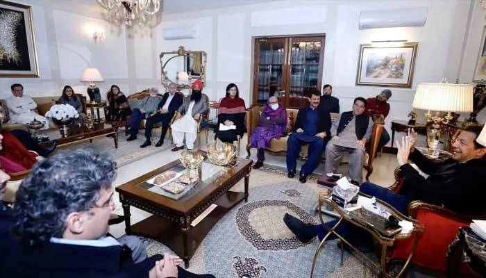 چیئرمین پی ٹی آئی عمران خان کی زیر صدارت پارٹی کی سینئر قیادت کا اجلاس
