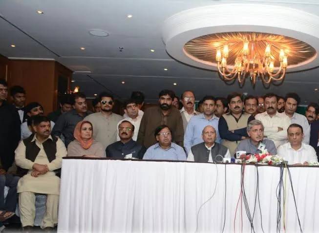 پی ٹی آئی کے منحرف رہنماؤں کی نئی سیاسی جماعت بنانے کی تیاری، رابطے بھی شروع