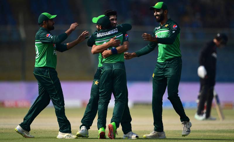 پہلا ون ڈے، نیوزی لینڈ کا پاکستان کو جیت کیلئے 256 رنز کا ہدف