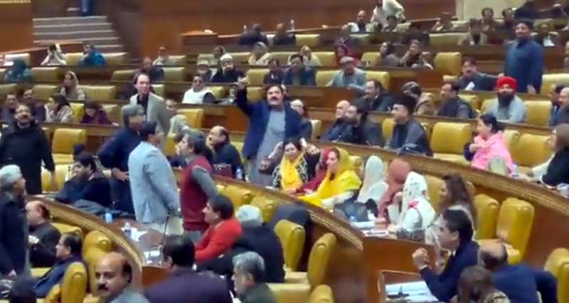 پرویز الٰہی پر اعتماد کے ووٹ کی قرارداد پر ووٹنگ مکمل، اپوزیشن کا بائیکاٹ