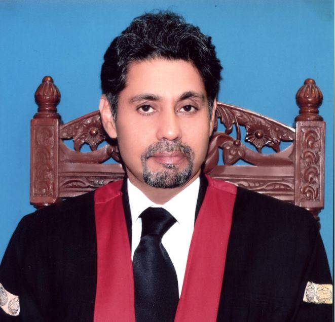 وزیراعلیٰ نے گورنر کے کہنے پر اعتماد کا ووٹ لے لیا، معاملہ حل ہوگیا: جسٹس عابد عزیز شیخ 