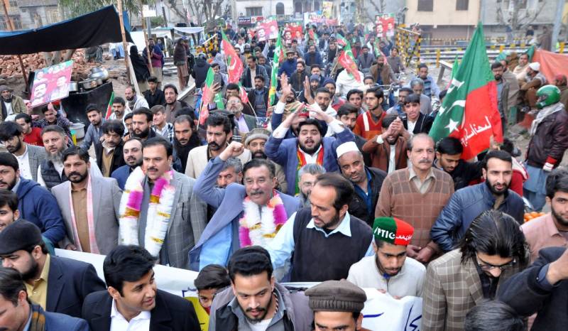 پی ٹی آئی کی مہنگائی کیخلاف اور فوری الیکشن کیلئے احتجاجی ریلی