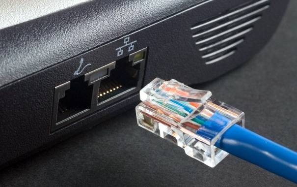 بجلی کے بعد انٹرنیٹ بھی؟ پی ٹی سی ایل نے صارفین کو خبردار کر دیا