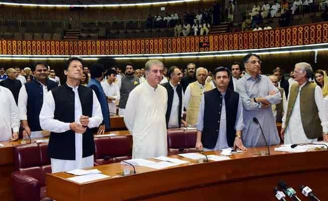 پی ٹی آئی کا 43 ارکان قومی اسمبلی کے استعفے چیلنج کرنے کا فیصلہ