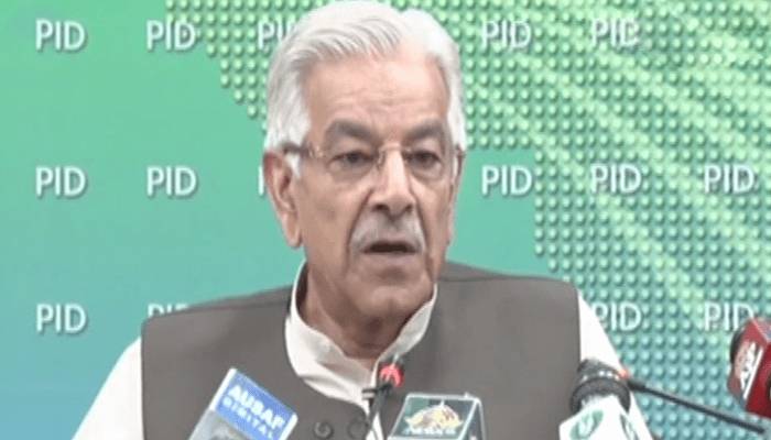 عمران خان نے آصف زرداری پر شرمناک الزامات لگا کر ان کی جان کو خطرے میں ڈالا ہے: خواجہ آصف
