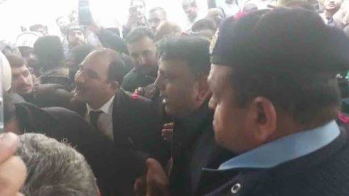 فواد چودھری کا 2 روزہ جسمانی ریمانڈ مکمل ، کچھ دیر بعد عدالت میں پیش کیا جائے گا 