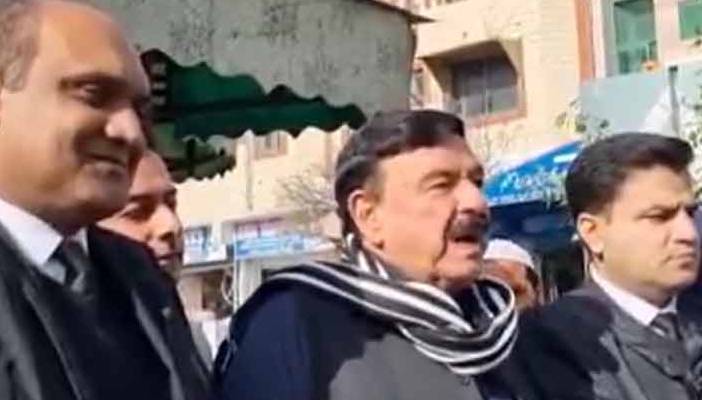  شیخ رشید گرفتار , آج مقامی عدالت میں پیش کیا جائے گا