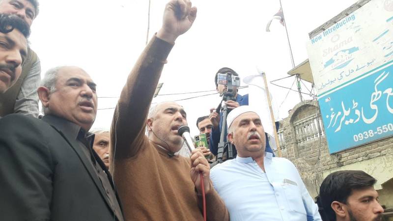 پی ٹی آئی میں اختلافات شدت اختیار کرگئے، اسدقیصر کے خلاف بغاوت