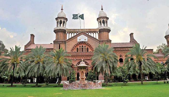 لاہور ہائیکورٹ نے عمران خان کو پیشی کے بغیر حفاظتی ضمانت دینے سے انکار کردیا