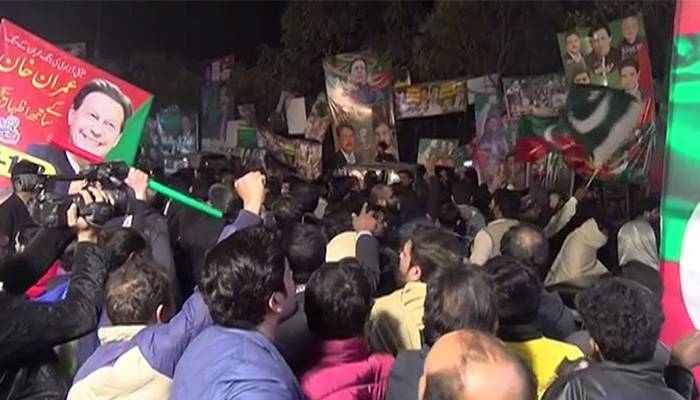 عمران خان کی ممکنہ گرفتاری روکنے کیلئے کارکن الرٹ ، پولیس بھی تیار
