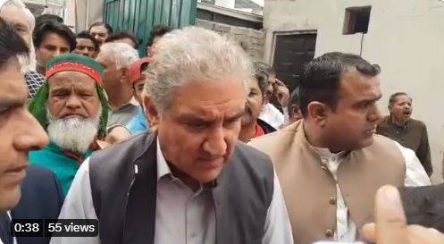 عمران خان نے کہا ہے کہ آپ سینئر رہنما ہیں گرفتاری نہ دیں: شاہ محمود