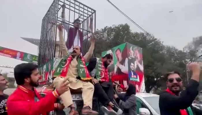 لاہور : پولیس کی جانب سے پی ٹی آئی کے کارکنوں کی گرفتاری کا عمل تیز کردیا گیا 