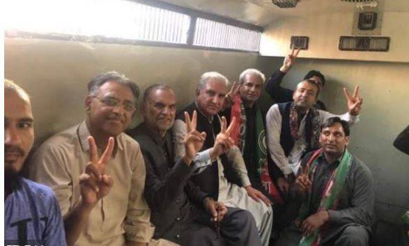 خود گرفتاری دینے والے شاہ محمود قریشی کی رہائی کیلئے عدالت سے رجوع کرلیا گیا 