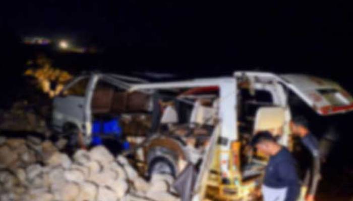  رحیم یار خان  : موٹروے ایم فائیو پر  المناک حادثہ،،13افراد جاں بحق،،،20سے زائد زخمی ہوگئے 