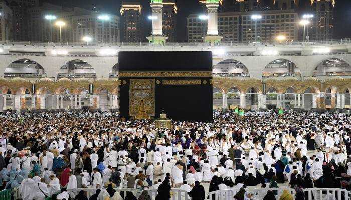 حج کی فیس ڈالرز میں ادا کرنے والے عازمین کو ’خصوصی رعایت‘ دینے کا فیصلہ