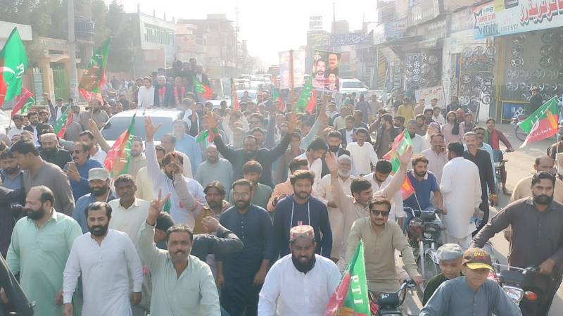 پشاور کے بعد ملتان میں بھی ناکام ، عمران خان کی جیل بھرو تحریک مذاق بن گئی 