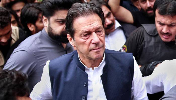 عمران خان کی ٹانگ کا پلستر اتر گیا