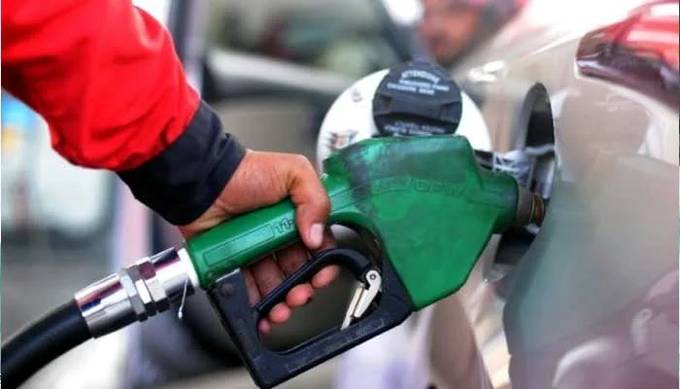 پیٹرولیم مصنوعات کی قیمتوں میں اضافے کا امکان، اوگرا نے سمری بھیج دی