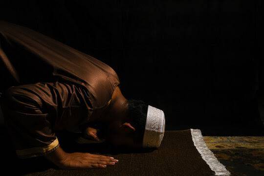 سکھ جج کی مسلمان ملزم کو 21 دن باقاعدگی سے نماز پڑھنے کی 