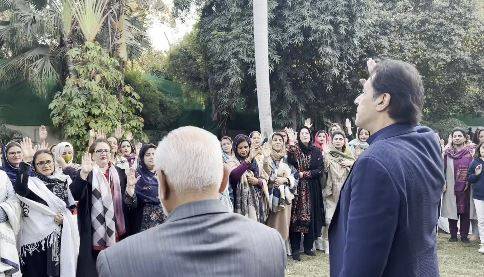 عمران خان کی حفاظت کیلئے آئیں خواتین  کی عزت   کیساتھ زمان پارک میں جو کچھ ہوتا ہے بیان نہیں کرسکتی: مریم نواز 