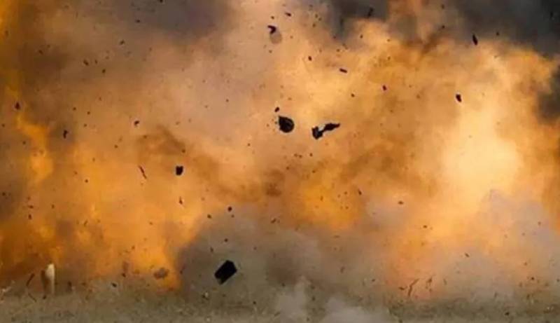 خضدار میں دھماکہ، صحافی کے بیٹے سمیت 2 افراد جاں بحق، 8 زخمی