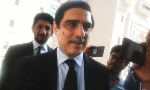 پی ٹی آئی کارکنوں نے پولیس پر تشدد اور مزاحمت کرکے غلط کیا، میں قانون کی طرف ہوں : وکیل عمران خان 