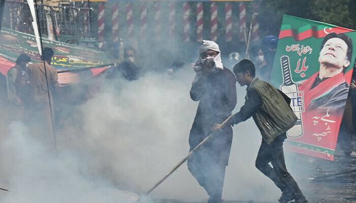 زمان پارک میں پی ٹی آئی کارکنوں کی جانب سے پولیس اور سرکاری املاک کے نقصان کی رپورٹ سامنے آگئی