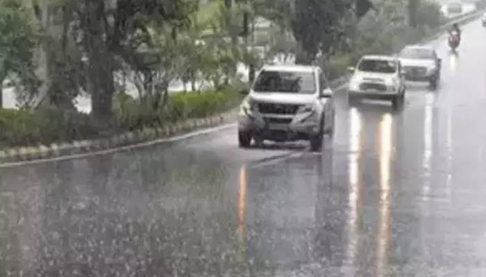 ملک کے بیشتر شہروں میں بارش سے جاتی سردی کو بریک لگ گئی 