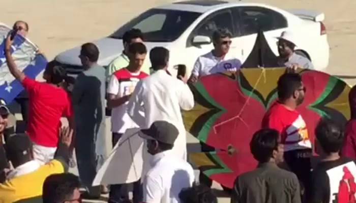 جدہ میں بسنت میلہ سج گیا، سعودی عرب میں مقیم پاکستانیوں نے خوب پیچ لڑائے 