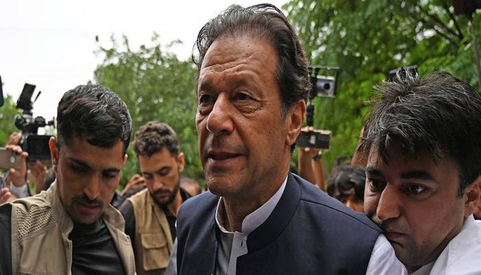 لاہور : انسداد دہشت گردی عدالت نے عمران خان کی تینوں مقدمات عبوری ضمانت میں 13 اپریل تک توسیع کردی 