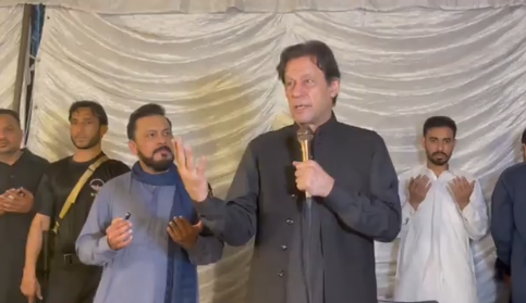 موت سے نہیں ڈرتا، وزیر اعظم بن کر قرضہ نہیں لوں گا: عمران خان نے 2018 والا منشور دوبارہ اپنا لیا 