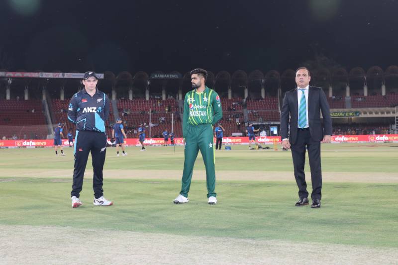پاکستان کا نیوزی لینڈ کے خلاف ٹاس جیت کر بیٹنگ کا فیصلہ 