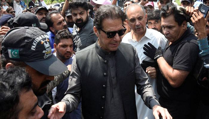 خاتون جج کو دھمکی دینے کے الزام میں عمران خان کے قابل ضمانت وارنٹ گرفتاری جاری 