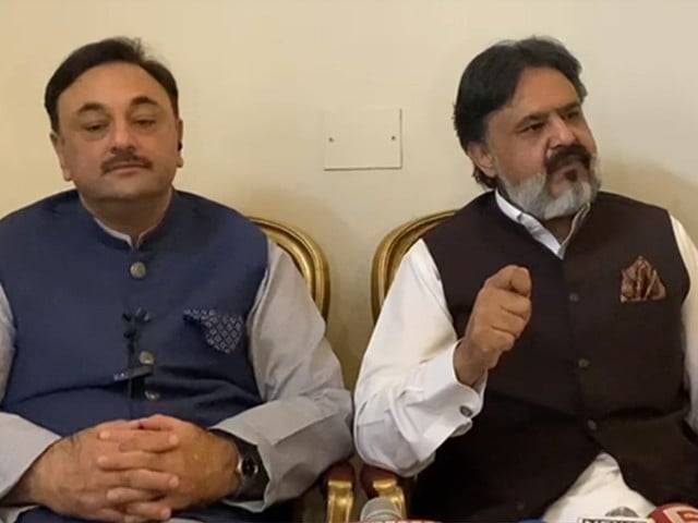 ٹکٹوں تقسیم پر پی ٹی آئی میں اختلافات شدت اختیار کرگئے، عمران خان رانگ نمبر ہے، اہم رہنما نے پارٹی چھوڑنے کا اعلان کردیا
