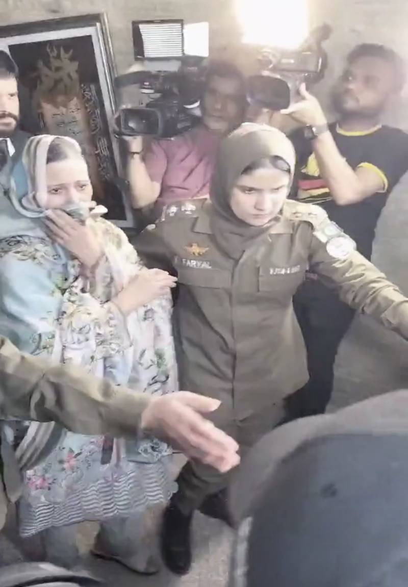 پولیس دروازہ توڑ کر پرویز الہی کے گھر میں داخل،خاتون سمیت 7 گرفتار