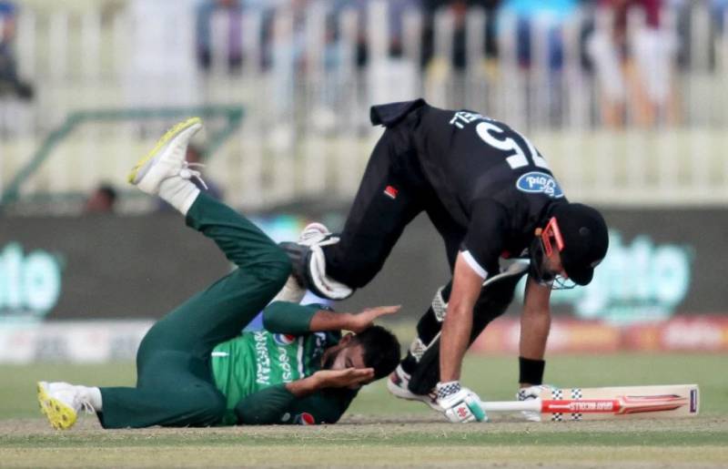 نیوزی لینڈ نے پاکستان کے خلاف رنز کا پہاڑ کھڑا کردیا 