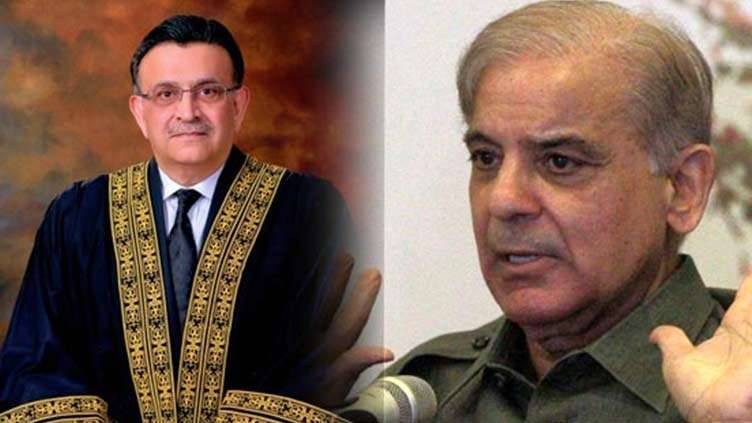سپریم کورٹ نے آئین ری رائٹ کیا تو پارلیمنٹ اپنے اختیارات کے تحفظ کیلئے آخری حد تک جائے گی: حکومت کی دھمکی