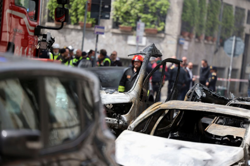 میلان میں دھماکہ، متعدد گاڑیوں میں آتشزدگی