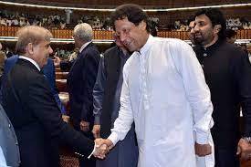 عمران خان نے حکومت سے مذاکرات کیلئے 7 رکنی ٹیم بنادی 