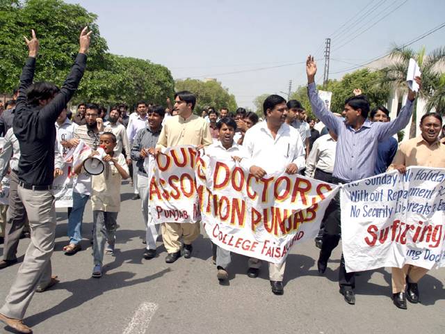 سرکاری ہسپتالوں میں ملازمین کو چوٹ پہنچانے والے کو دو سال تک سزا :محکمہ سپیشلائزڈ ہیلتھ پنجاب 