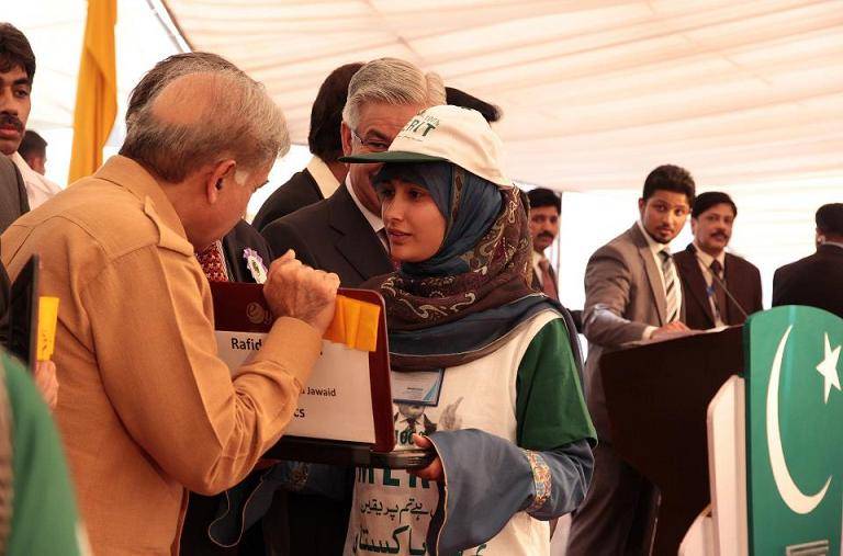  لیپ ٹاپ سکیم کے لیے پانچ ارب روپے مختص