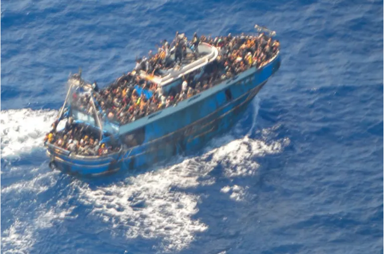 لیبیا سے اٹلی جانے والی تاریک وطن کی کشتی یونان میں ڈوب گئی، پاکستانی بھی سوار تھے، تین روزہ سوگ