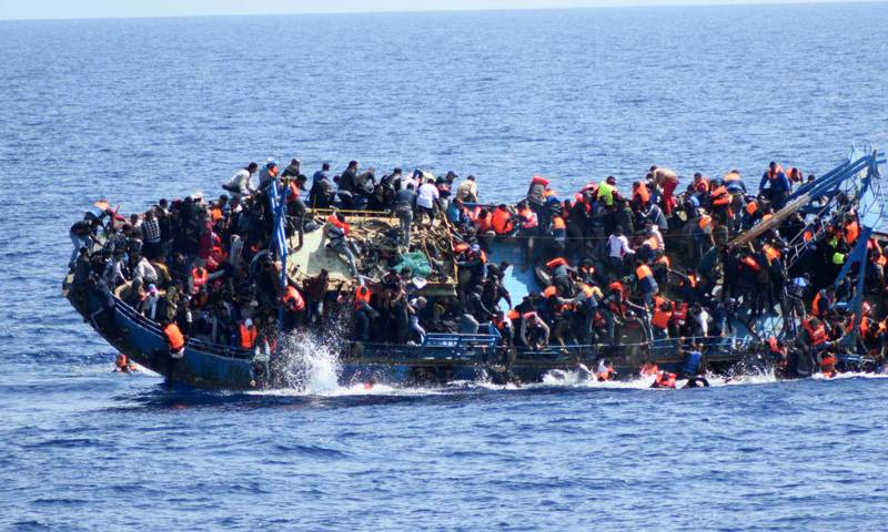 یونان میں کشتی حادثہ ، 12 پاکستانیوں کو بچا لیا گیا، 50 سے زائد اب بھی لاپتا، ایک ہی خاندان کے 12 افراد بھی شامل 