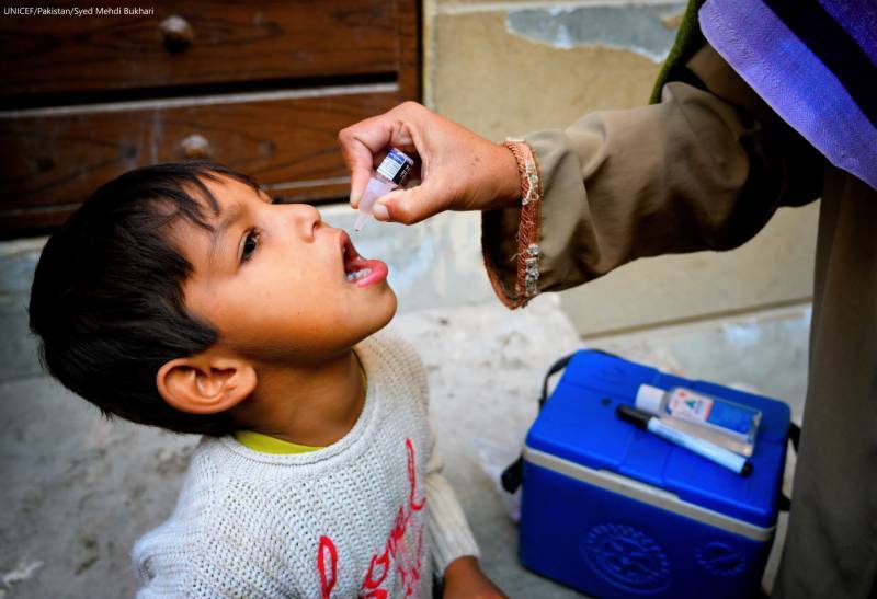 پولیو مہم کا آغاز، سندھ اور کے پی میں 40 لاکھ بچوں کو پولیو کے قطرے پلائے جائیں گے