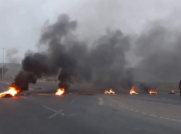 سبی :بجلی کی بندش کے خلاف شہریوں کا احتجاج، سندھ بلوچستان شاہراہ بلاک