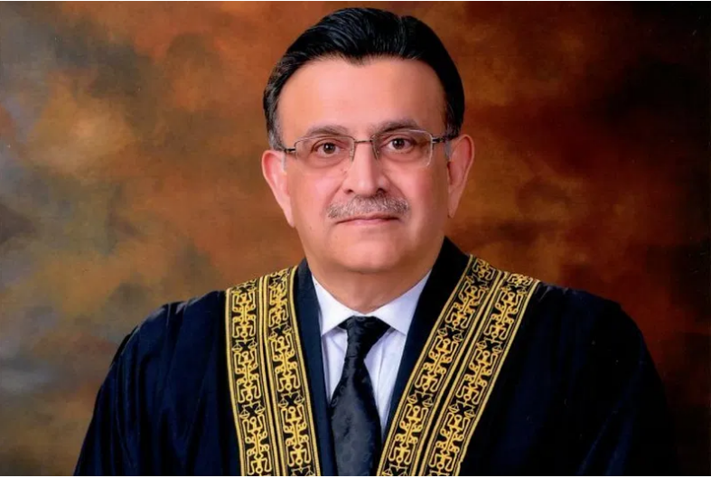 سویلینز کا فوجی عدالت میں ٹرائل ہو سکتا ہے ، منگل تک فیصلہ دے دیں گے: چیف جسٹس