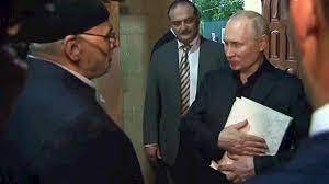 سویڈن میں شیطانی حرکت کے بعد روسی صدر کا مسجد کا دورہ، قرآن پاک کو سینے سے لگا لیا