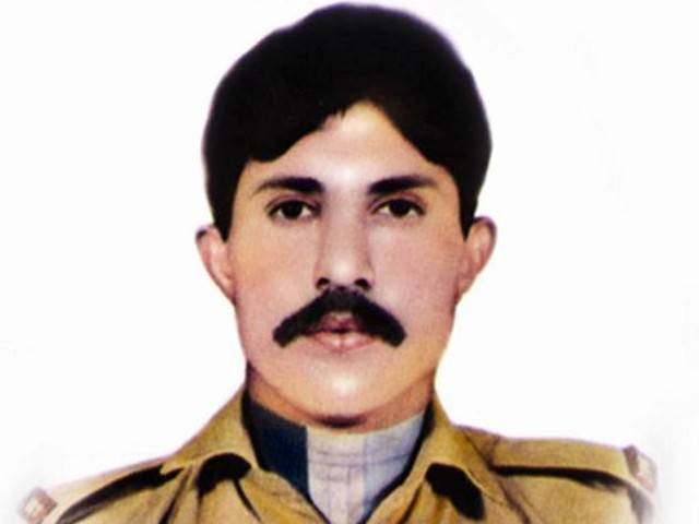 پاک فوج، سروسز چیفس کا حوالدار لالک جان شہید نشان حیدر کو خراج تحسین پیش