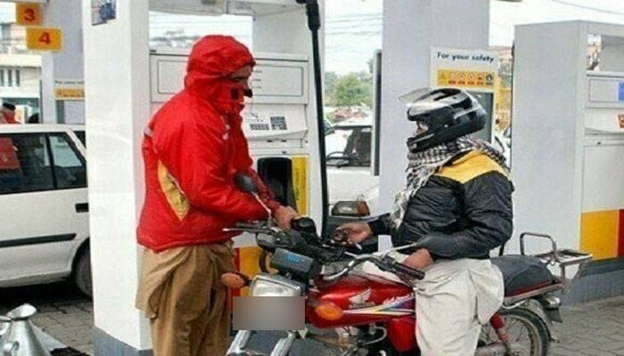 لاہور کے بعداب  ملتان کی باری،ہیلمٹ نہیں تو پیٹرول  کی چھٹی !
