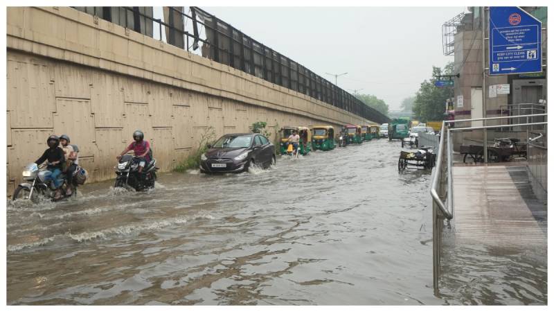  نئی دہلی میں طوفانی  بارش ،41  برس کا  ریکارڈ ٹوٹ گیا